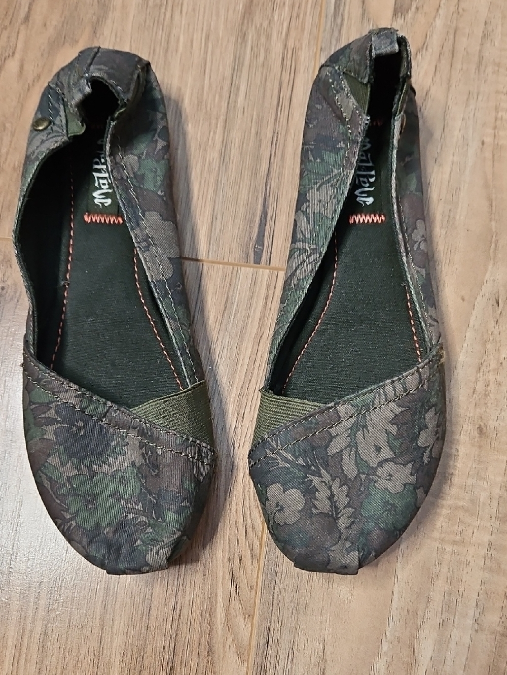 Madlove Women’s Olive Green Floral Ballet Flats 8